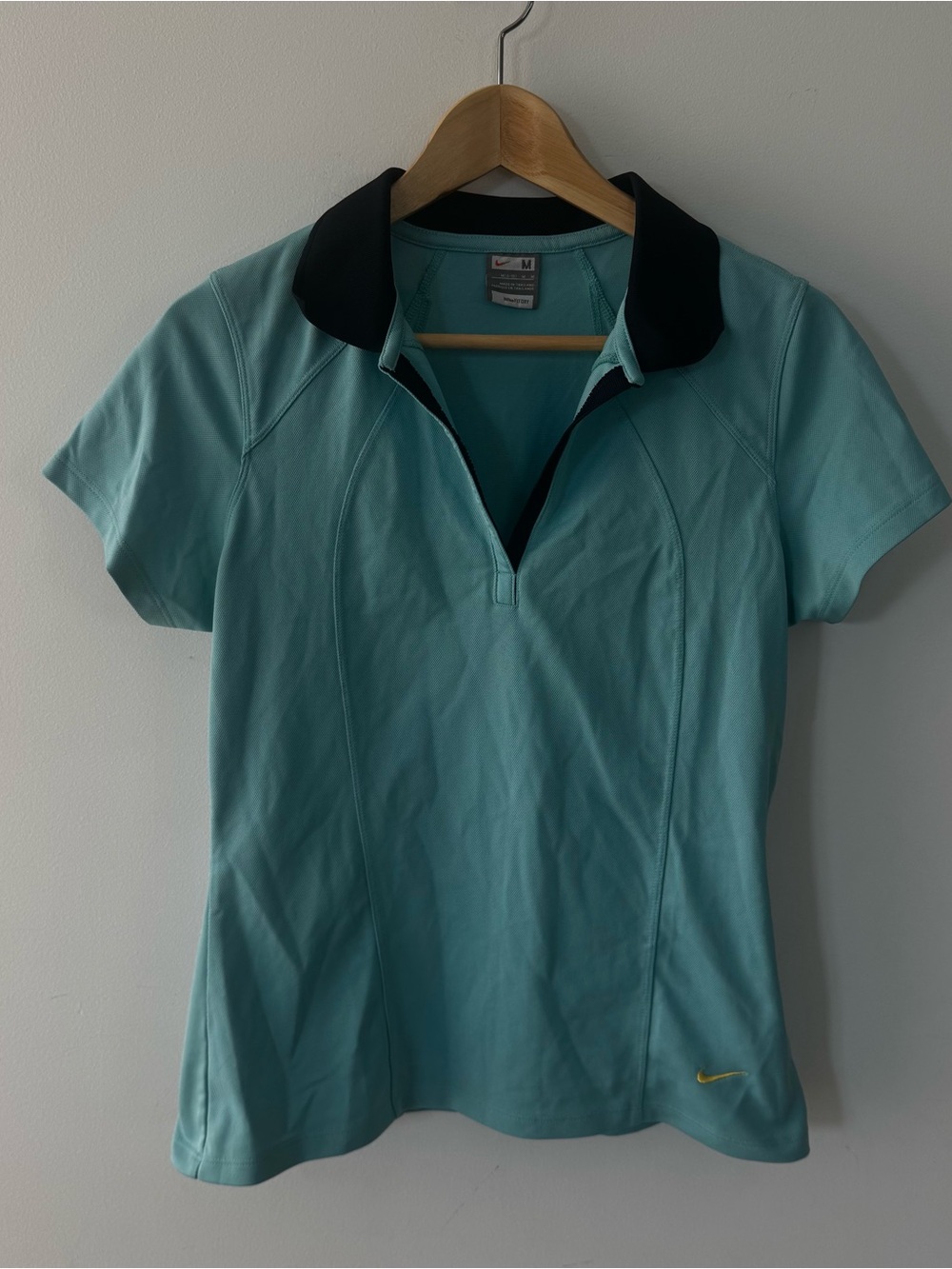NIKE dry fit golf / tennis top size 8-10 Medium 
Good Preowned condition